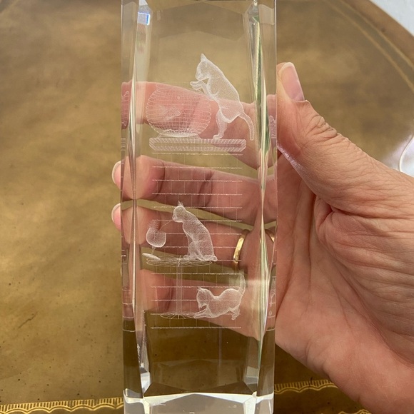 Vintage Tall Laser Etched 3D Crystal Glass Paperweight 3 Kittens Cats Playing 6" - Picture 7 of 9